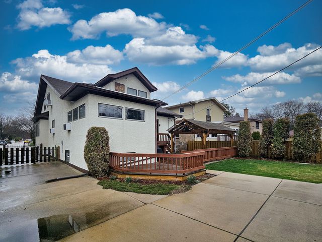 6735 W Raven Avenue, Chicago, IL 60631