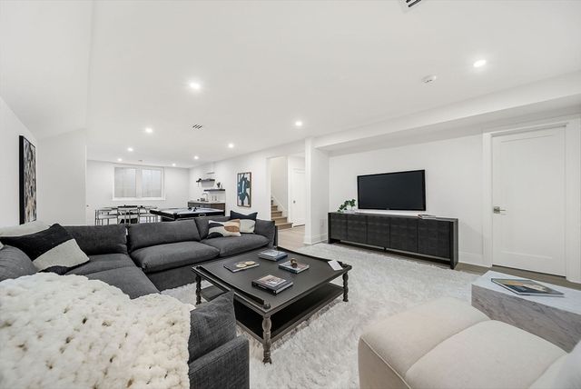 1640 Commonwealth Ave, Newton, MA 02465