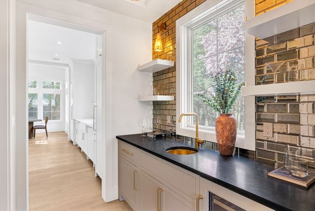 1640 Commonwealth Ave, Newton, MA 02465