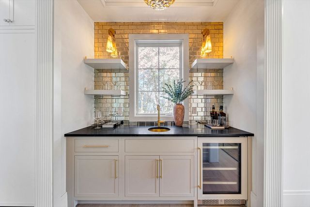 1640 Commonwealth Ave, Newton, MA 02465