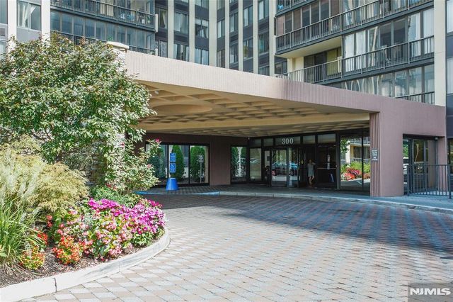 300 Winston 2906, Cliffside Park, NJ 07010