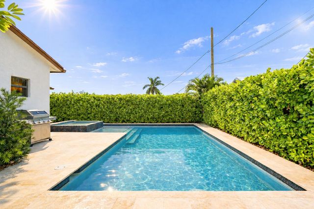 7606 S Olive Avenue, West Palm Beach, FL 33405