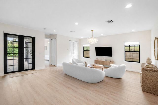 7606 S Olive Avenue, West Palm Beach, FL 33405