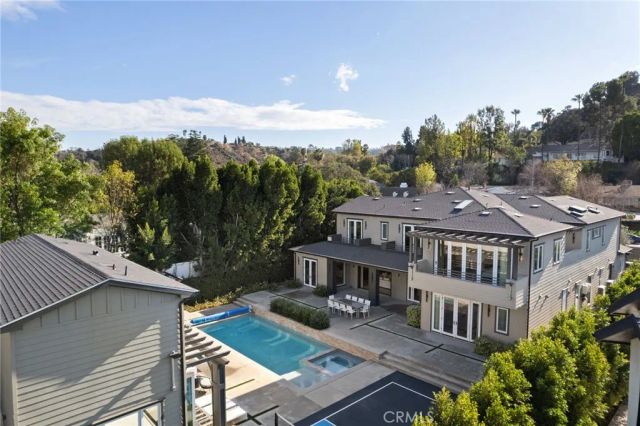 15547 Valley Vista Boulevard, Encino, CA 91436