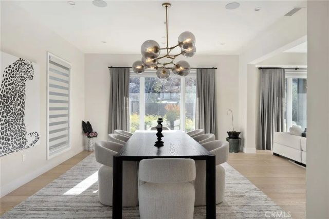 15547 Valley Vista Boulevard, Encino, CA 91436