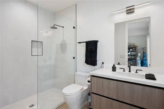 15547 Valley Vista Boulevard, Encino, CA 91436
