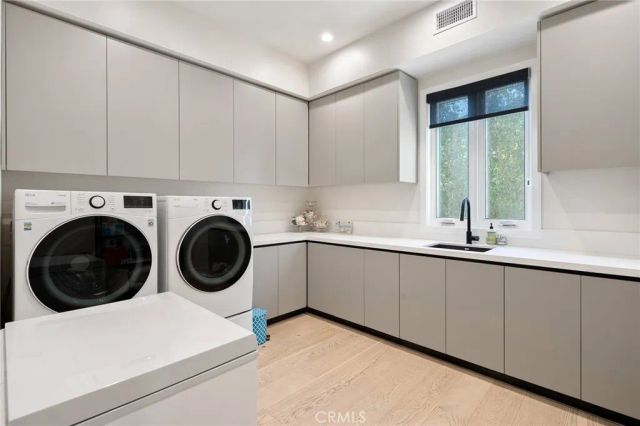 15547 Valley Vista Boulevard, Encino, CA 91436