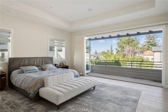 15547 Valley Vista Boulevard, Encino, CA 91436
