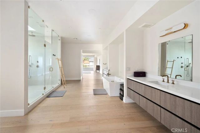 15547 Valley Vista Boulevard, Encino, CA 91436