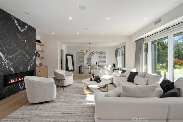 15547 Valley Vista Boulevard, Encino, CA 91436