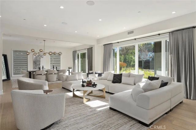 15547 Valley Vista Boulevard, Encino, CA 91436
