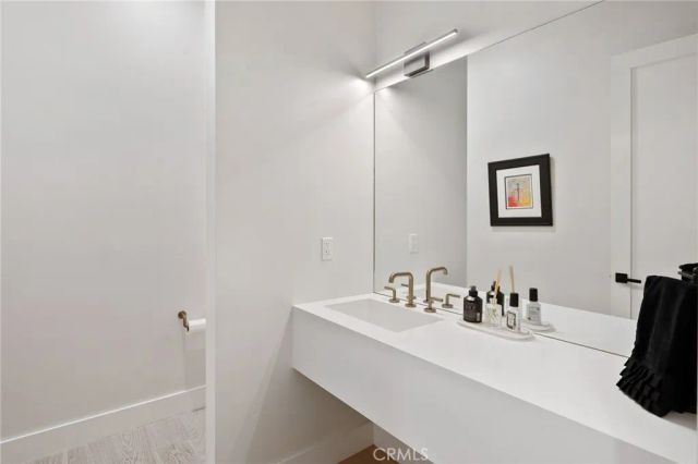15547 Valley Vista Boulevard, Encino, CA 91436