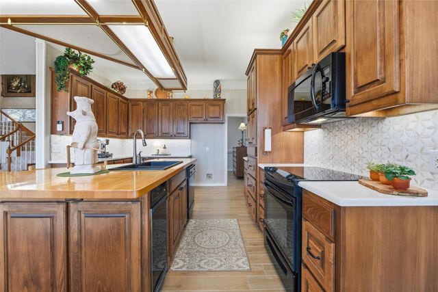 11513 Blue Creek Drive, Fort Worth, TX 76008