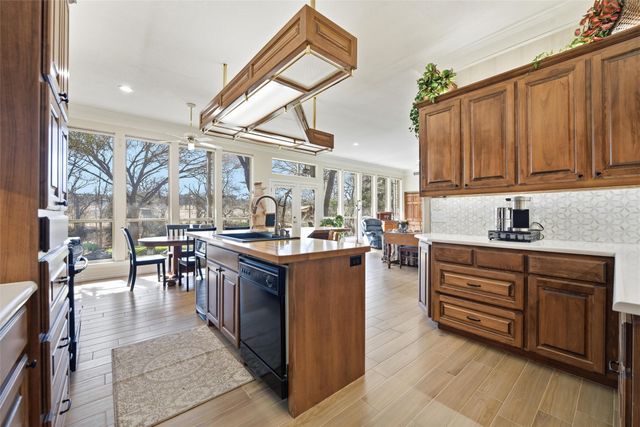 11513 Blue Creek Drive, Fort Worth, TX 76008