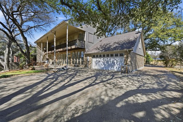 11513 Blue Creek Drive, Fort Worth, TX 76008