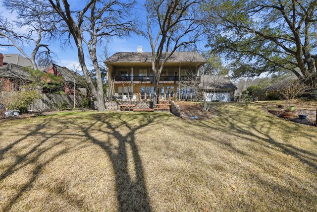 11513 Blue Creek Drive, Fort Worth, TX 76008