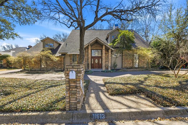 11513 Blue Creek Drive, Fort Worth, TX 76008