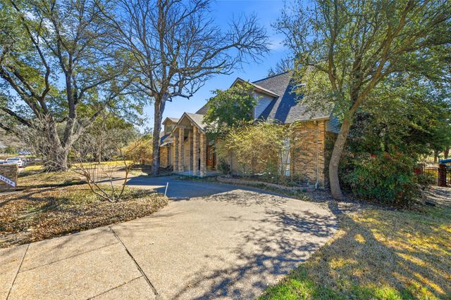 11513 Blue Creek Drive, Fort Worth, TX 76008