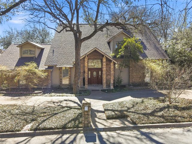 11513 Blue Creek Drive, Fort Worth, TX 76008