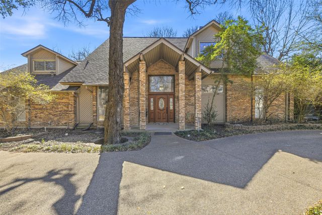 11513 Blue Creek Drive, Fort Worth, TX 76008