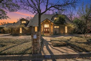 11513 Blue Creek Drive, Fort Worth, TX 76008