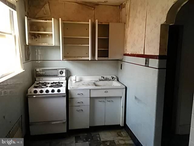 2910 S SMEDLEY ST, Philadelphia, PA 19145