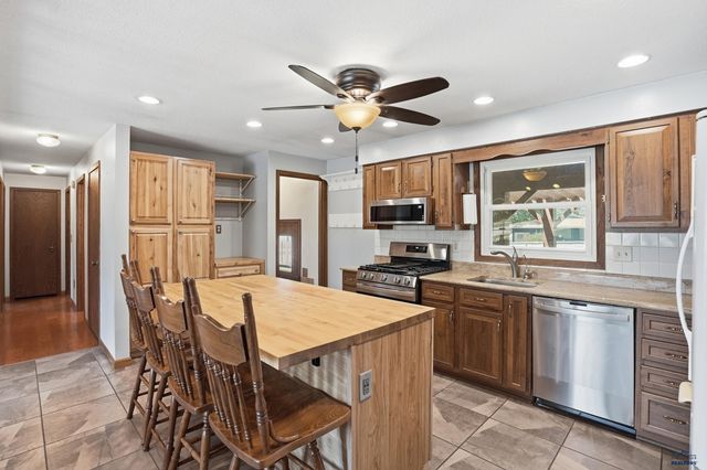 2520 MINNEWASTA RD, Rapid City, SD 57702