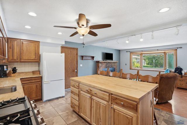 2520 MINNEWASTA RD, Rapid City, SD 57702