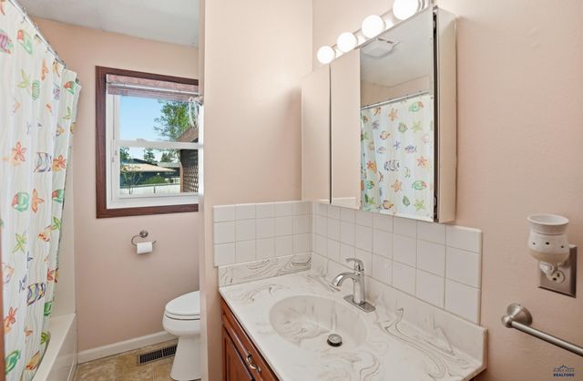 2520 MINNEWASTA RD, Rapid City, SD 57702
