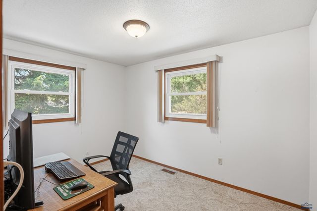2520 MINNEWASTA RD, Rapid City, SD 57702