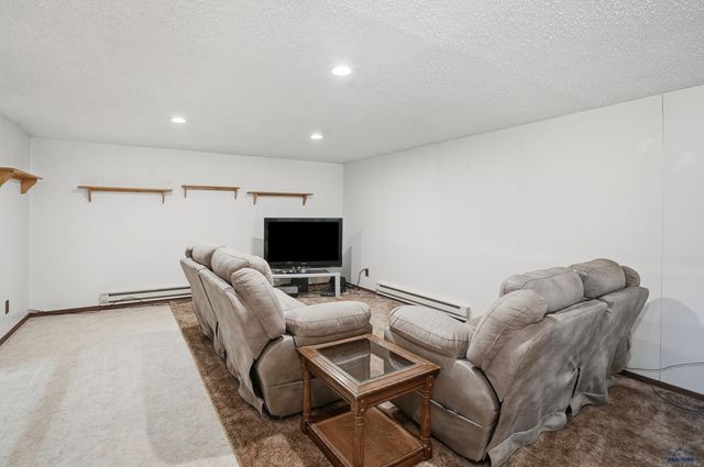 2520 MINNEWASTA RD, Rapid City, SD 57702