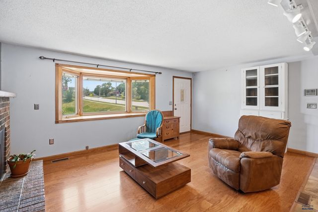 2520 MINNEWASTA RD, Rapid City, SD 57702