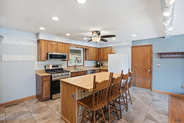 2520 MINNEWASTA RD, Rapid City, SD 57702