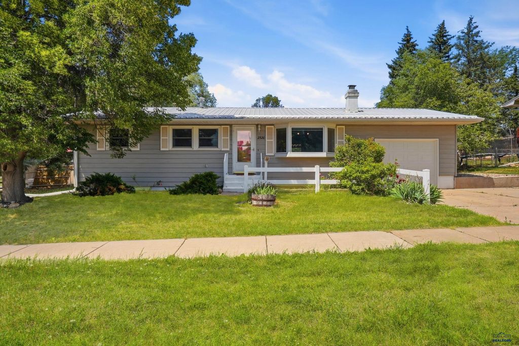 2520 MINNEWASTA RD, Rapid City, SD 57702