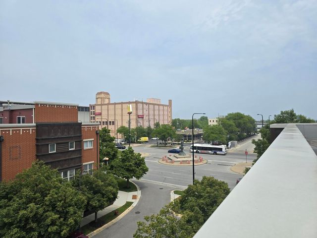 353 E Eastgate Place, Chicago, IL 60616