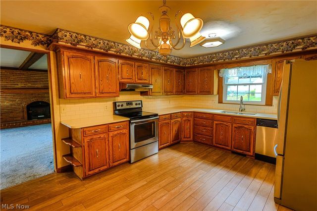 1740 Washington Boulevard, Louisville, OH 44641