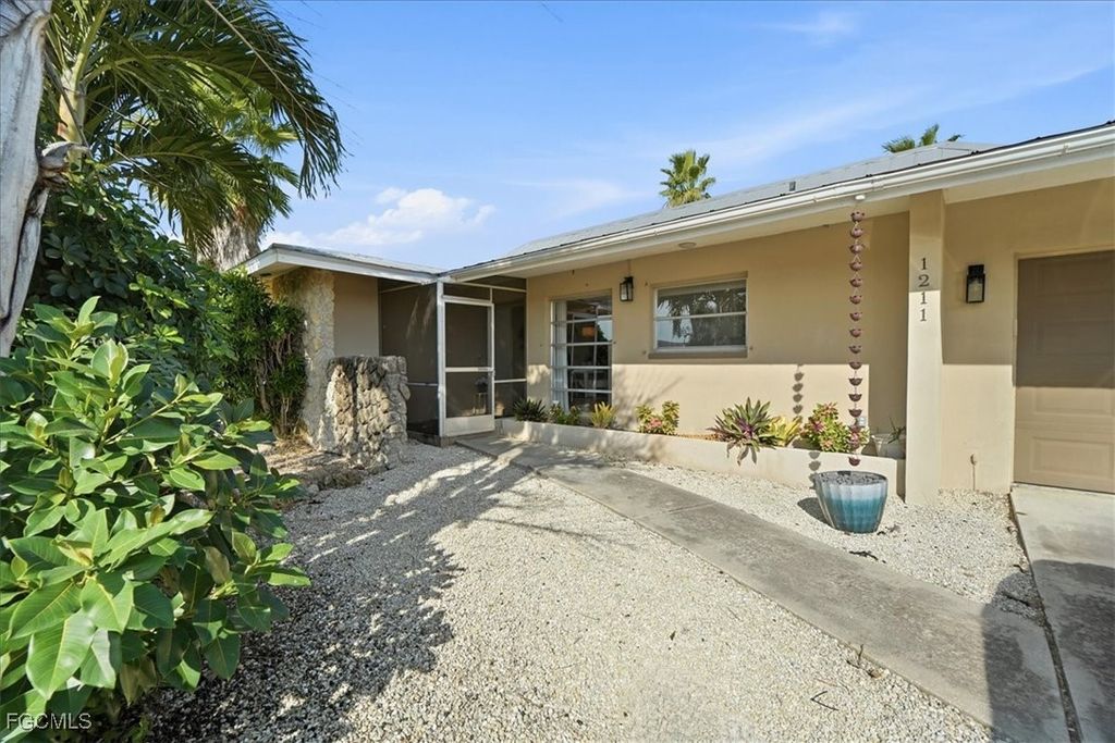 1211 SE 34th ST, Cape Coral, FL 33904