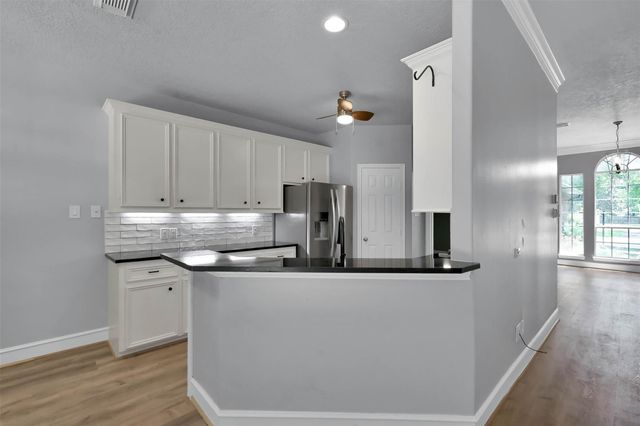 84 Oak Grove Lane, Conroe, TX 77304