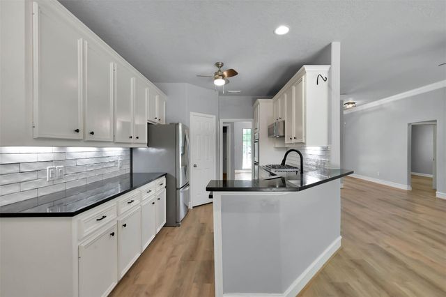 84 Oak Grove Lane, Conroe, TX 77304