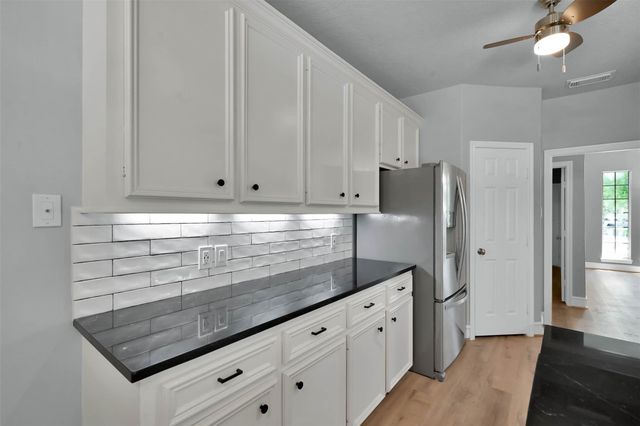 84 Oak Grove Lane, Conroe, TX 77304