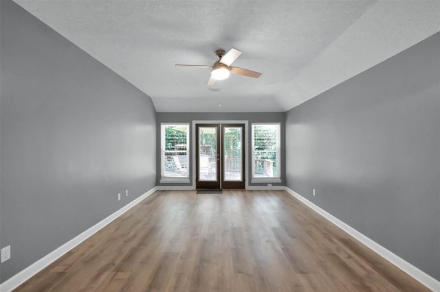 84 Oak Grove Lane, Conroe, TX 77304