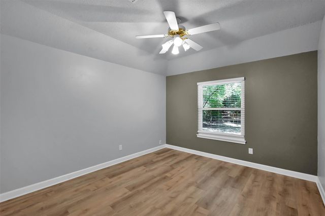84 Oak Grove Lane, Conroe, TX 77304