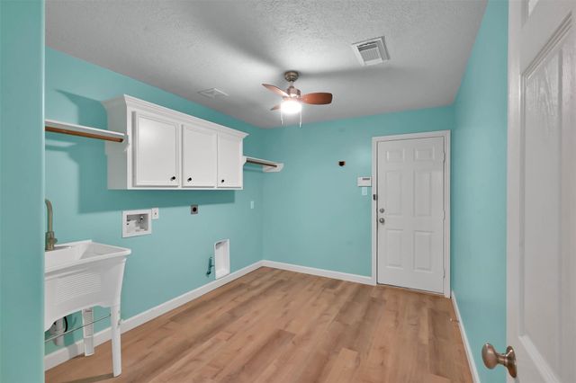 84 Oak Grove Lane, Conroe, TX 77304