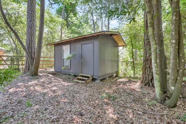 84 Oak Grove Lane, Conroe, TX 77304