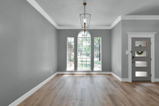 84 Oak Grove Lane, Conroe, TX 77304