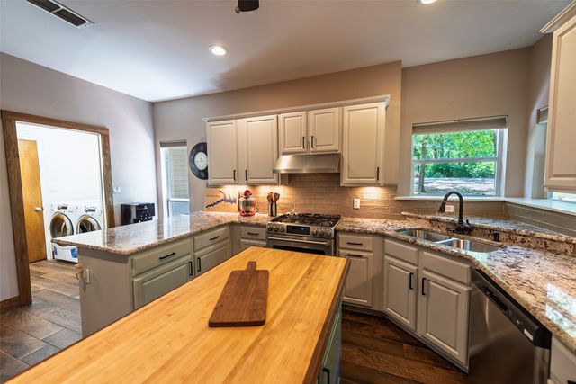 233 E El Dorado Drive, Scroggins, TX 75480