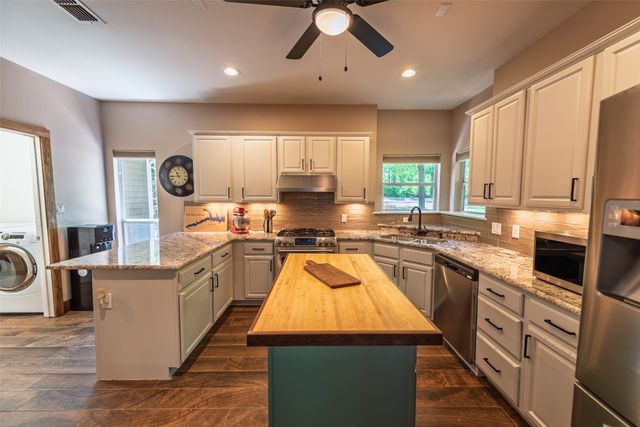 233 E El Dorado Drive, Scroggins, TX 75480