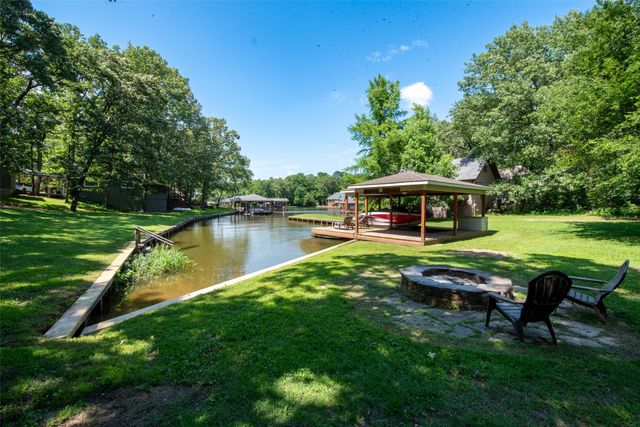 233 E El Dorado Drive, Scroggins, TX 75480