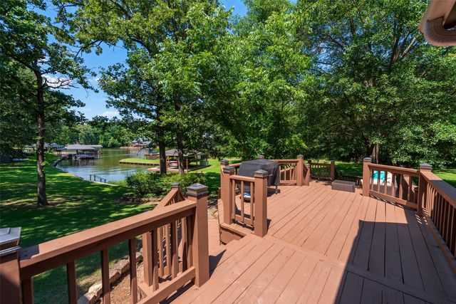 233 E El Dorado Drive, Scroggins, TX 75480