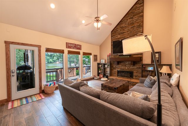 233 E El Dorado Drive, Scroggins, TX 75480